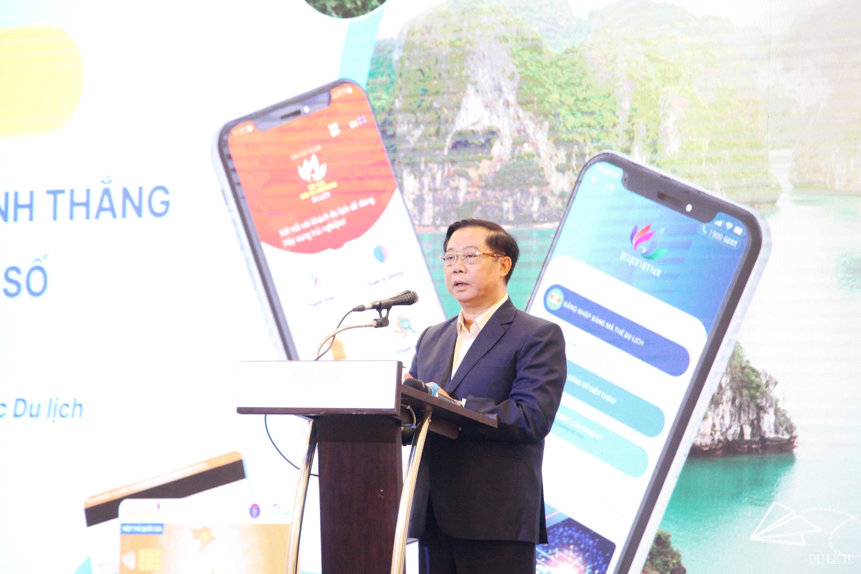  Phó Tổng cục trưởng Tổng cục Du lịch Phạm Văn Thủy chia sẻ tham luận chuyển đổi số trong du lịch